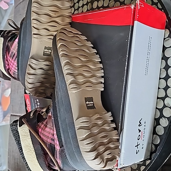 NWT Water Proof Boots - Picture 6 of 9